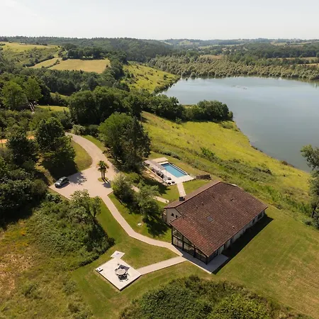 Dom wakacyjny Holiday Home In Peyrusse-Grande With Pool, Cleaning Included